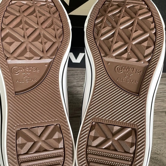 Converse - Chuck Taylor All Star High Top - Picture 4 of 8